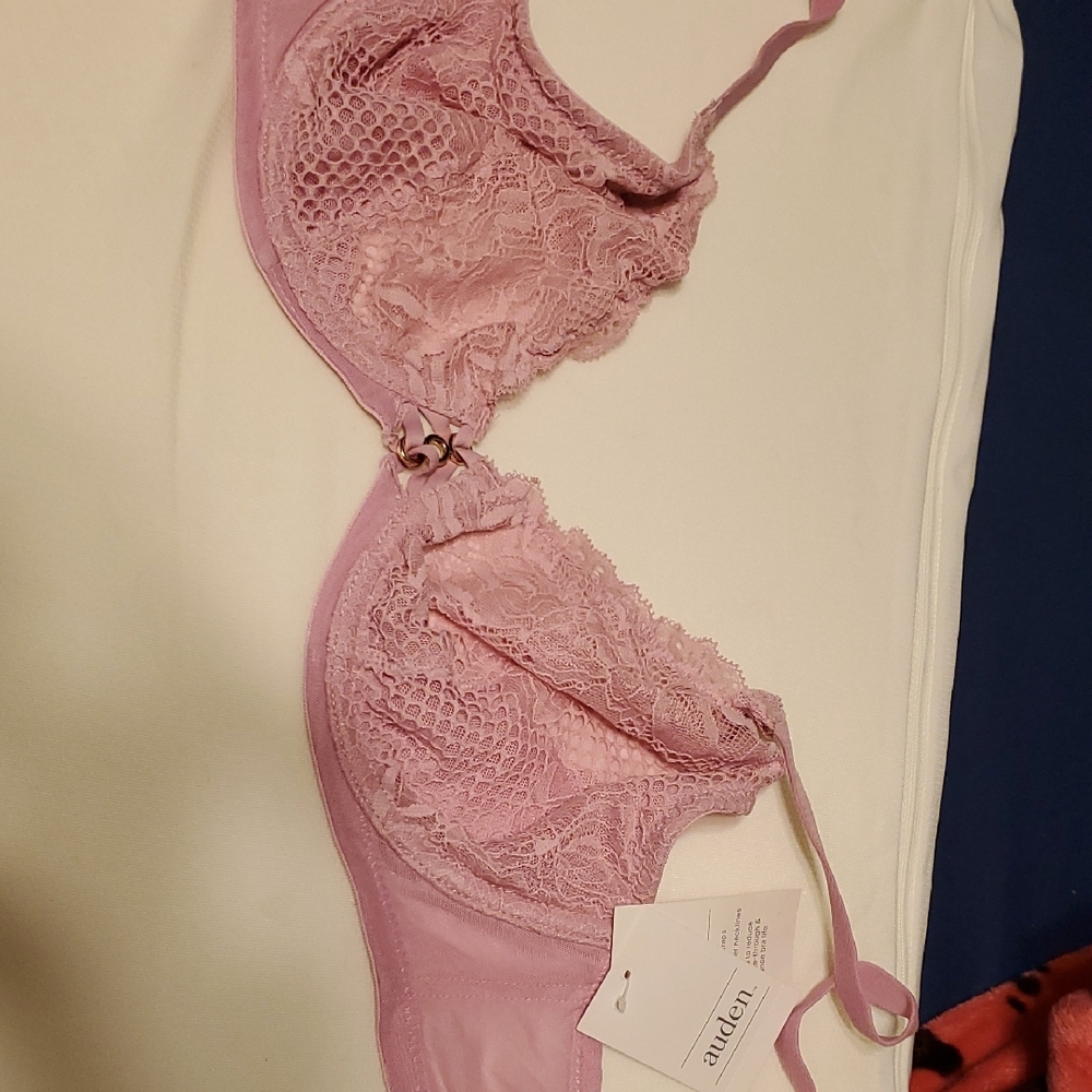 Auden Pink Lace Bra with Delicate Scalloped Design